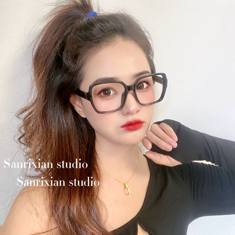 Small fragrant glasses frame ins net red Ouyang Nana stars the same black frame flat mirror woman box coarse frame anti-blue light