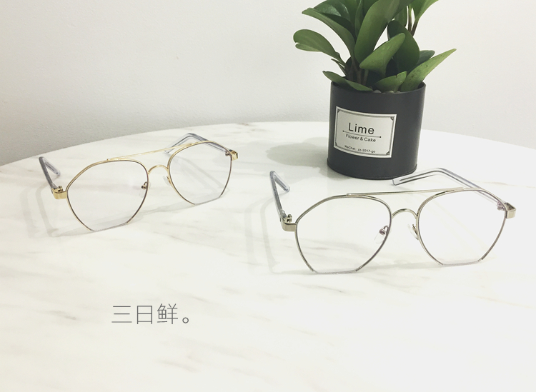 Ngôi sao hoa hồng Huang Ziying với cùng một chiếc gương phẳng nửa khung nữ 蛤蟆 kính gọng kính nam lớn trong suốt kính mắt điện biên phủ