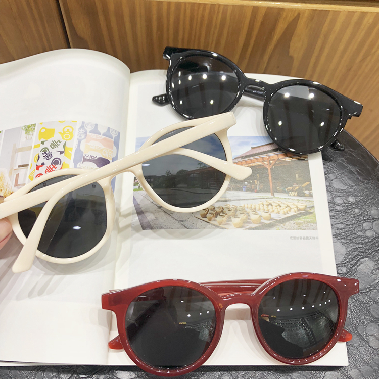 Kính râm nữ mới hộp trắng retro hộp nhỏ màu đỏ lưới Trương Đạiong với mặt tròn tròn kính râm phân cực kính râm nữ chính hãng