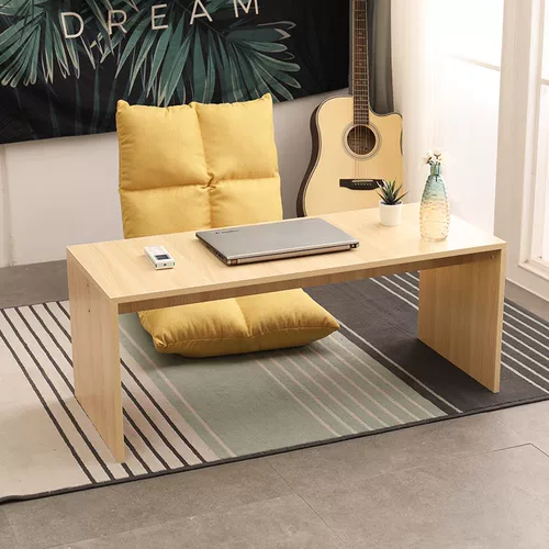 Ноутбук компьютер на стойках кровати простые и современные ленивые маленькие столовые спальни, сидящие студенческие общежития для студентов, чтобы выучить стол