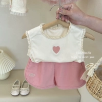 Love Vest имеет только топ