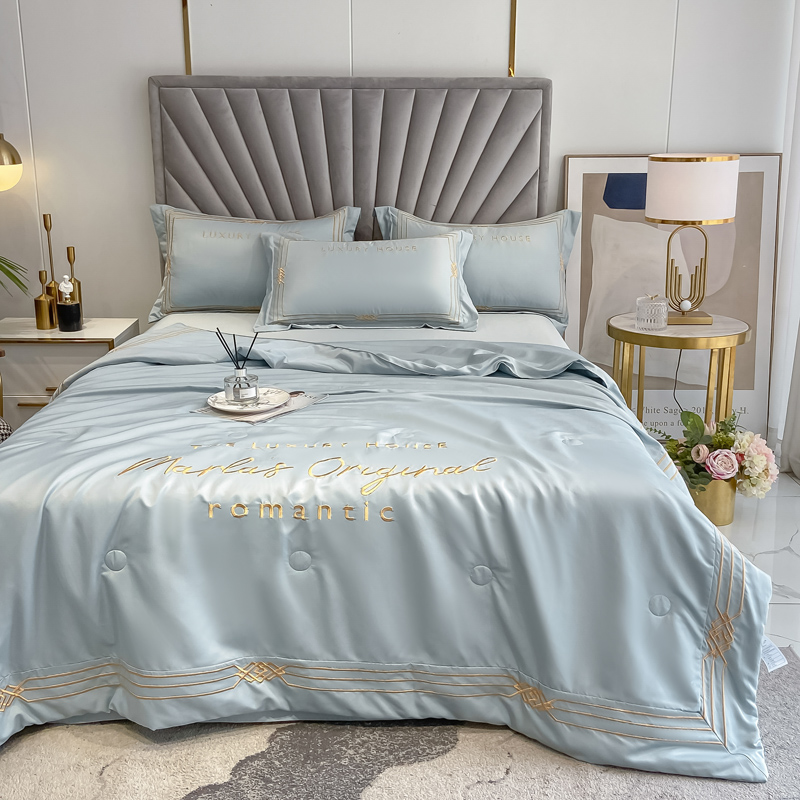 Machine washable silk summer by ice silk air conditioning by a four-piece bed set summertime cool and thin by a silvery summer cool real silk.