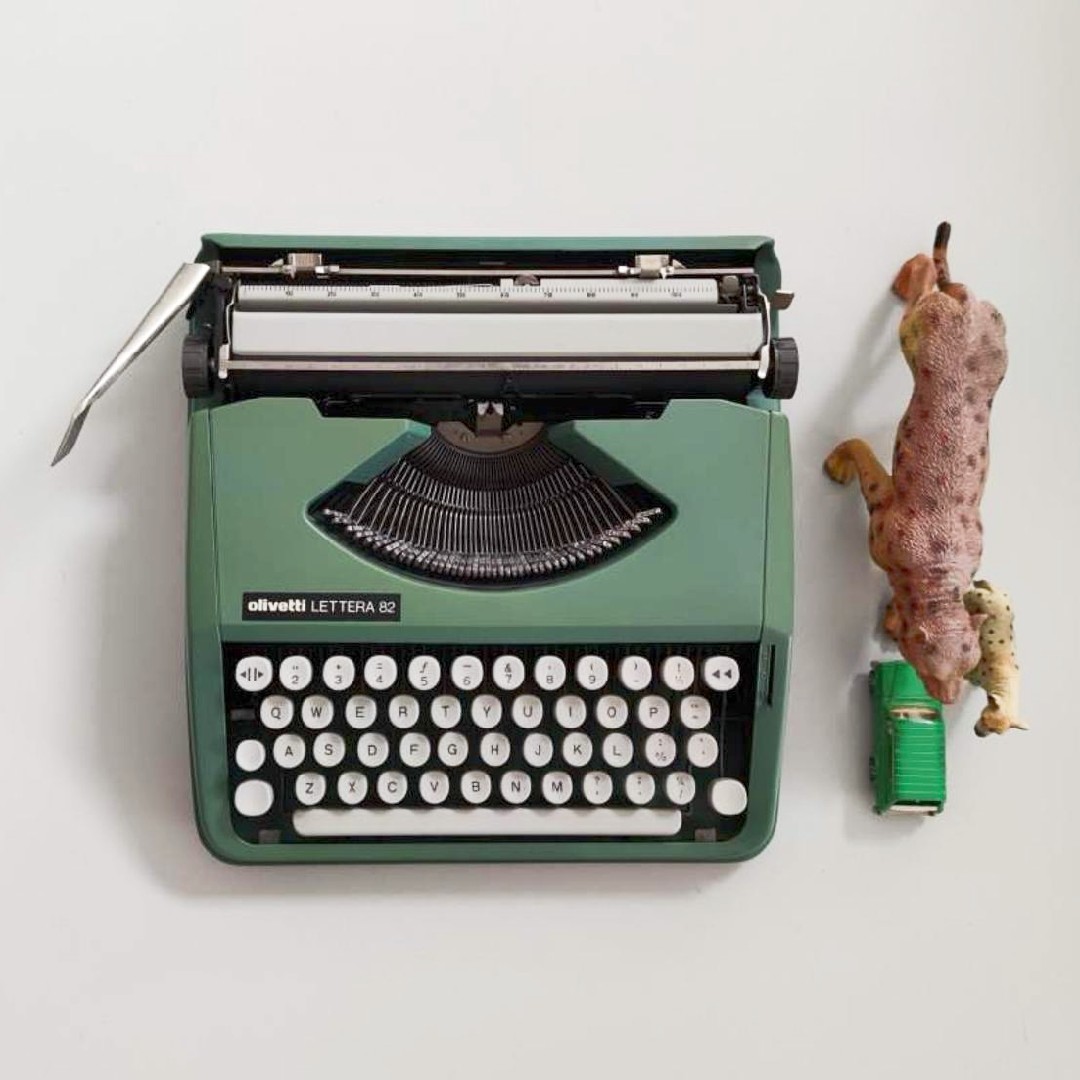 OlivettiLettera82 Olivetti's old-fashioned vintage mechanical English typewriter gift collection recommended-Taobao