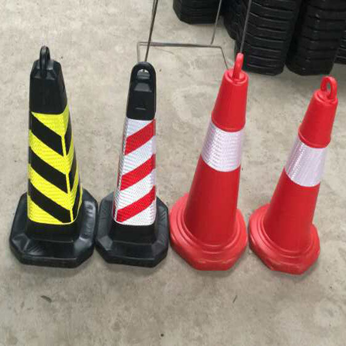 Plastic road cone 70CM reflective cone Roadblock cone Ice cream cone bucket traffic cone bottom sand filling reflective cone promotion