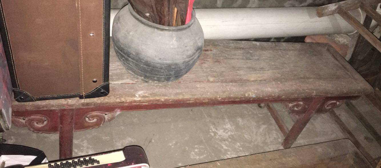 Old stools, spring stools, second-hand old goods, nostalgic collections, film and television props