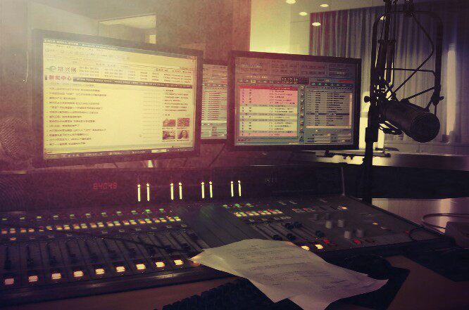 Manufacturers direct sales of high - quality radio recording voice audio file production recording studio