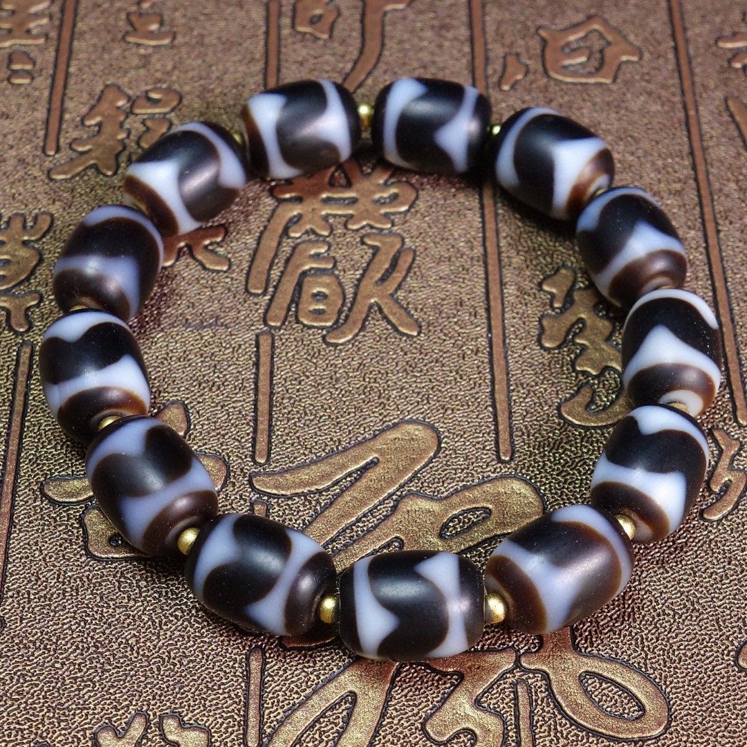 亚光黑白虎牙天珠,民族风手链如何引领潮流?✨-手饰-淘宝好物网 亚光黑白虎牙天珠,民族风手链如何引领潮流?✨-手饰-淘宝好物网