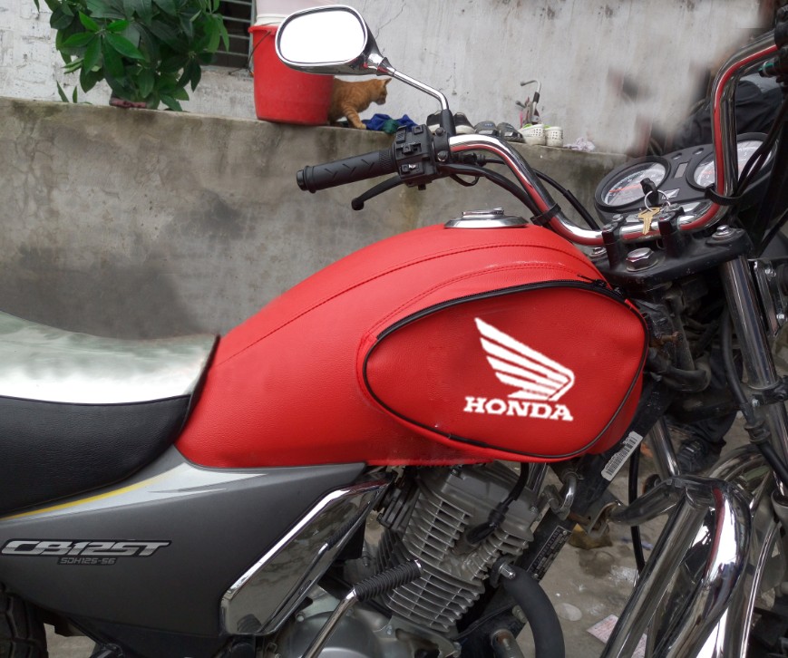 Suitable for new continents Honda locomotive fuel tank Sharp Eng SDH125-56 tank hood CB125T tank bag