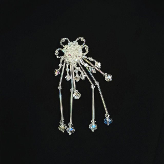 Tassel Brooch ຂອງແມ່ຍິງ Exquisite Niche Pearl ການອອກແບບ Luxurious Temperament Pin Style Suit Love Corsage Accessories