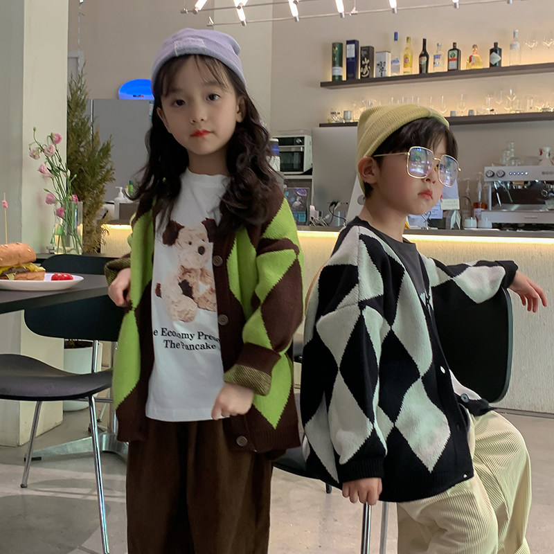 Children's Korean version of the long-sleeved plaid knitted cardigan 2022 autumn and winter new boys and girls rhombus pattern sweater jacket