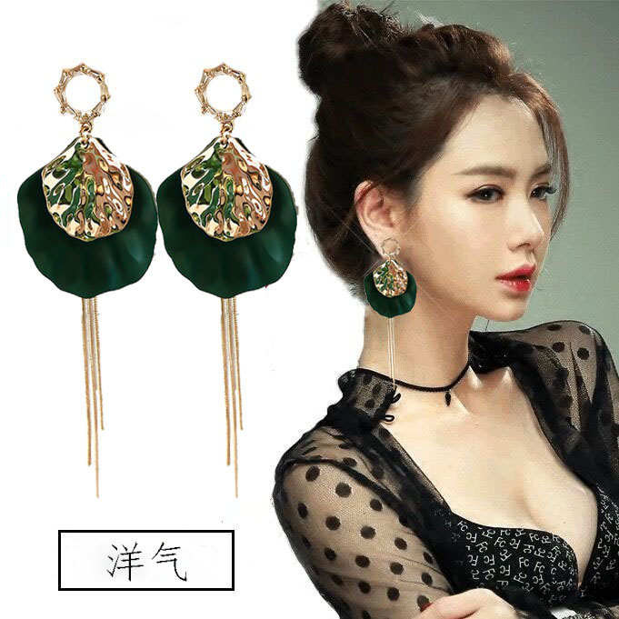 Petal earrings female Korean winter style red New Year's festive earrings with high-quality net red 2019 new trend