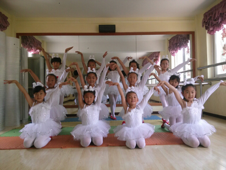 Gió sen nhỏ bay, quần áo biểu diễn bay cho trẻ em, váy lót, váy múa ba lê, quần áo khiêu vũ tập thể, trang phục sân khấu bộ hiphop bé trai