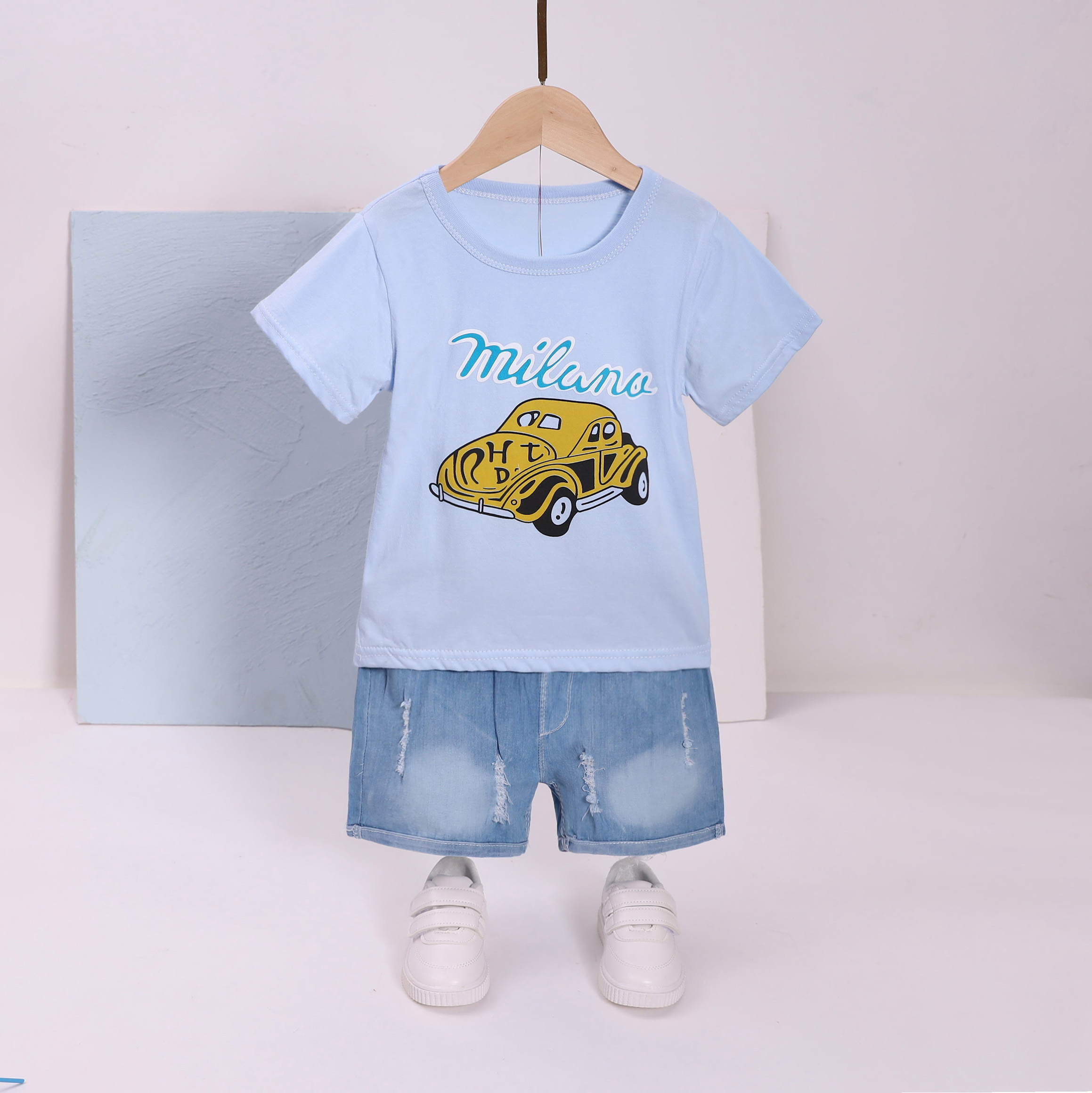 Cô gái mùa hè phù hợp với bông T-cổ đáy sinh ngắn tay trẻ em T-shirt trong hai mảnh quần short denim trẻ em lớn của.