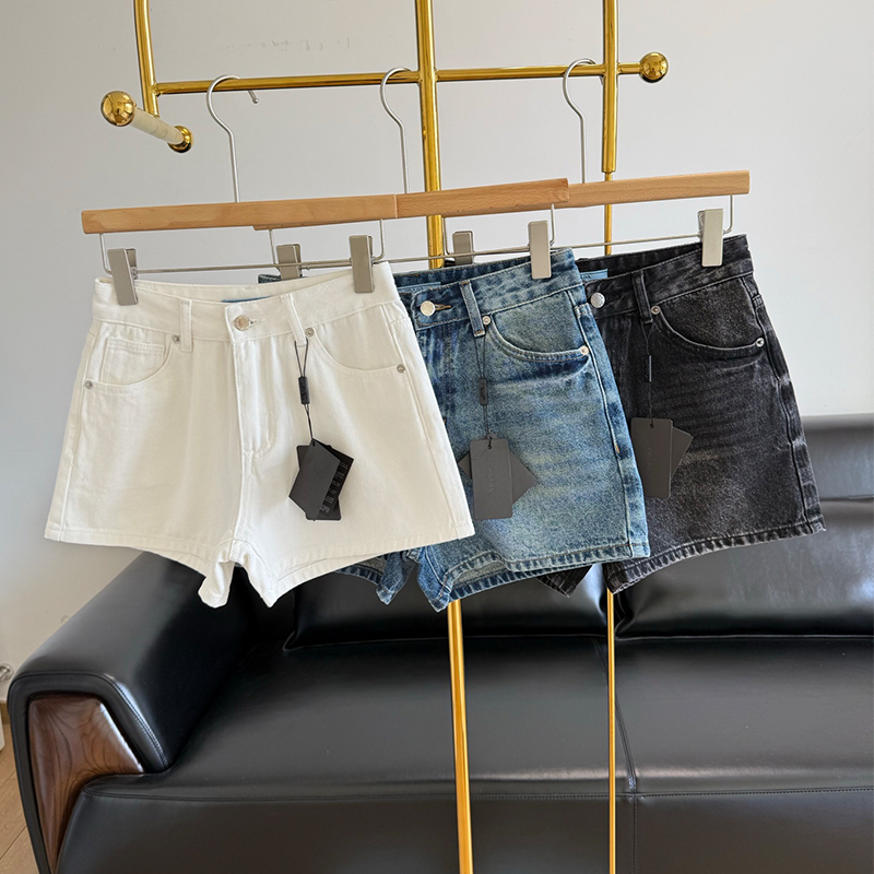 Rixo Flyer Metal Triangle Logo Denim Shorts for Women, High-End Fashion, Summer High-Waisted A-Line Wide-Leg Hot Pants