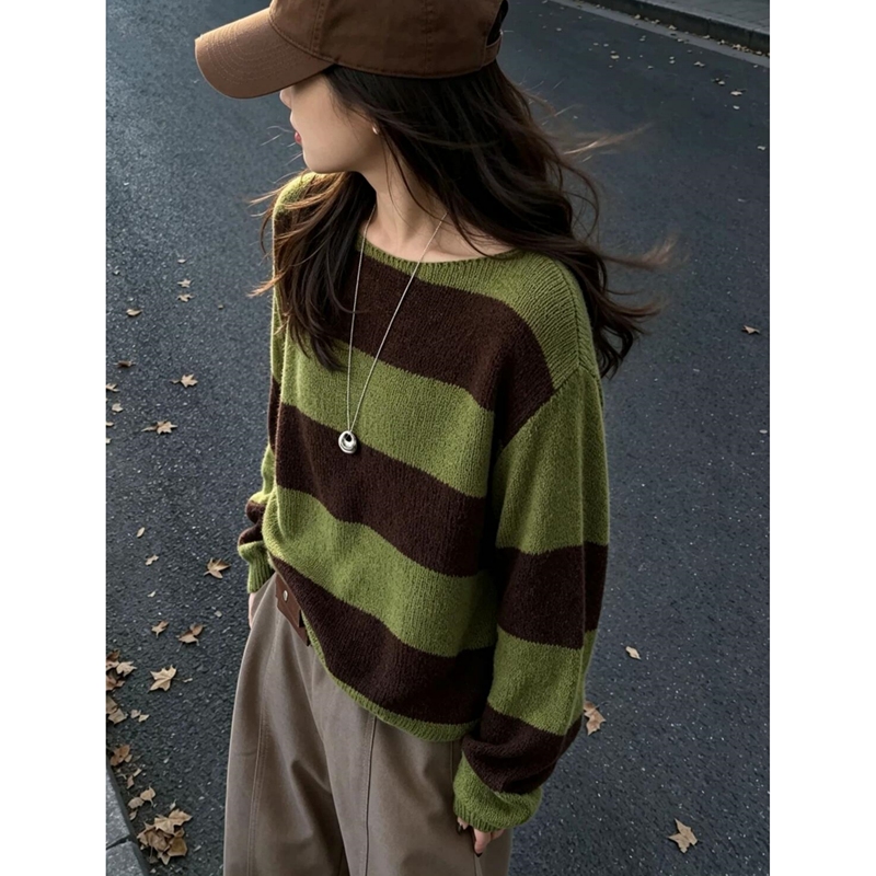 Light Luxury Striped Knit Sweater for Women, Round Neck, Loose Fit, High-End Feel, Revealing Collarbone, Early Autumn New Style, Elegant and Slimming Light Luxury Striped Knit Sweater for Women, Round Neck, Loose Fit, High-End Feel, Revealing Collarbone, Early Autumn New Style, Elegant and Slimming