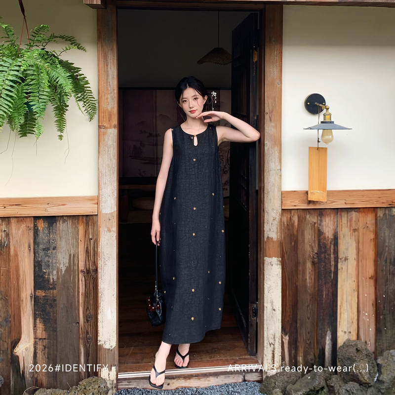 Identify Star Embroidery Cracked Pattern Mulberry Silk Fragrant Cloud Yarn Dress Women's Summer Black Long Tank Dress Identify Star Embroidery Cracked Pattern Mulberry Silk Fragrant Cloud Yarn Dress Women's Summer Black Long Tank Dress