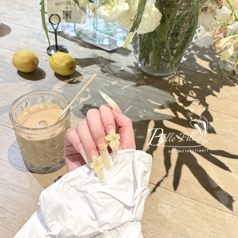 Belle Filles Spring/Summer New Crystal Little Yellow Ice Flower Fresh and Whitening High-End Handmade Wearable Nails Belle Filles Spring/Summer New Crystal Little Yellow Ice Flower Fresh and Whitening High-End Handmade Wearable Nails