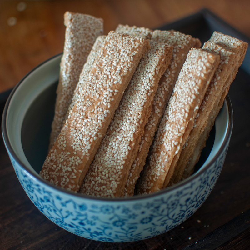 Nantong Crispy Cakes, a Specialty of Li Bao, Traditional Chinese Crispy Pastry with Sesame, Handmade Pastry, Old-Style Fermented Crispy Cakes