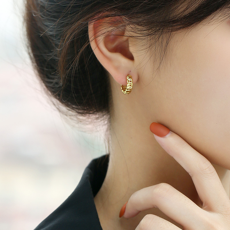 k gold earrings 2022 new wave small crowd temperament net red Korean high sense round face earrings women 2021