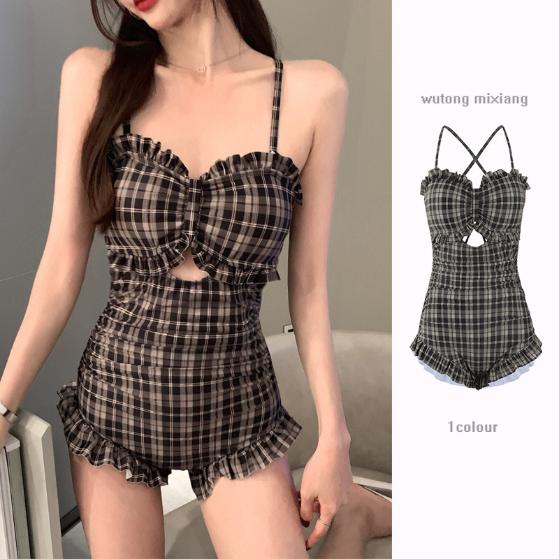 South Korea's new one-piece swimsuit woman covered with slim open back retro beach foam spa student conservative swimsuit woman