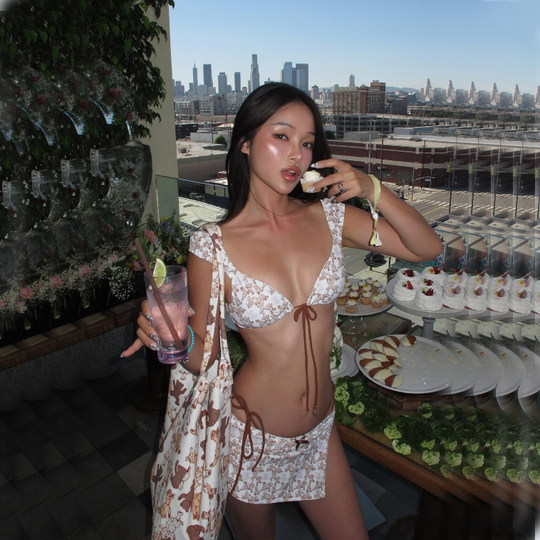 Thailand sexy pure desire bear print bikini three-piece female bikini hot spring strapped split swimsuit