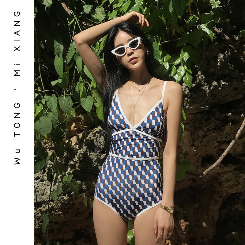 South Korean printed INS Lieven fit swimsuit woman covered with slim open back beach seaside spa holiday V collar swimsuit woman