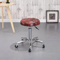 Железное колесо вина с красным хлебом.