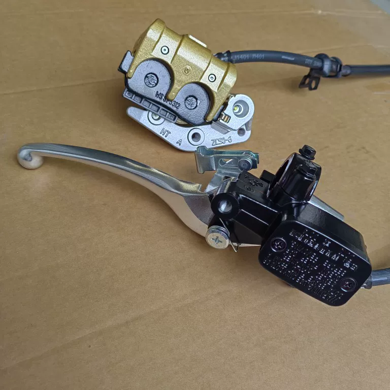 Подходит к новым континентам Honda SDH125T-/31/36/37EX Flying Dream DIO Crack NX передний тормоз верхний насос насоса вниз