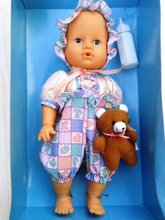 Loving Wonders outlet Hong Kong's old dolls collection of antique dolls