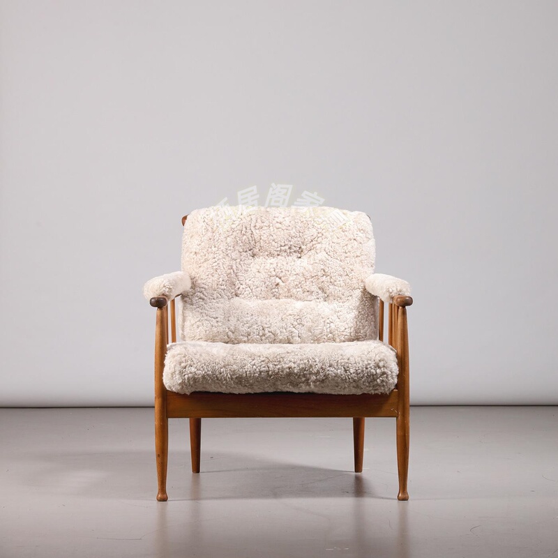 Chinese-Style Light Luxury Cream-Colored Lambswool Single Sofa with Solid Wood Frame, Nordic Natural Wood Style, Suitable for Living Room or Café Lounge Chair