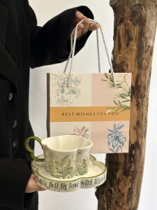 High-Looking, Niche Design Coffee Cup and Saucer Set, a Practical Cup and Souvenir Gift for Girls on Their Birthdays or 