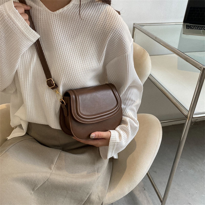 Bags 2022 New Trendy Retro Saddle Bag Niche Texture Crossbody Small Bag Simple Versatile ins Shoulder Bag for Women Bags 2022 New Trendy Retro Saddle Bag Niche Texture Crossbody Small Bag Simple Versatile ins Shoulder Bag for Women