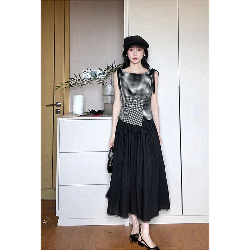 Korean-Style Plaid Waist-Cinching Sleeveless Plaid Vest Top and High-Waisted Slimming Skirt Two-Piece Set for Women in Summer Korean-Style Plaid Waist-Cinching Sleeveless Plaid Vest Top and High-Waisted Slimming Skirt Two-Piece Set for Women in Summer