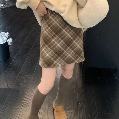 High-waisted A-line checkered figure-hugging skirt, pear-shaped figure, plus-size, slightly plump girl, woolen half skirt, autumn and winter retro short skirt for women