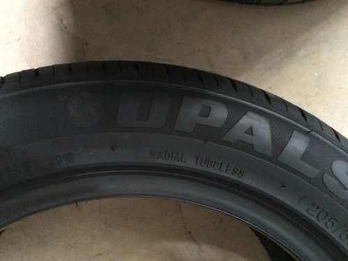 Lốp 225 / 40R18 lốp 23545R18 lốp 255 / 55R18 Lốp xe ô tô Volkswagen Kia 245 bảng giá lốp xe ô tô tải