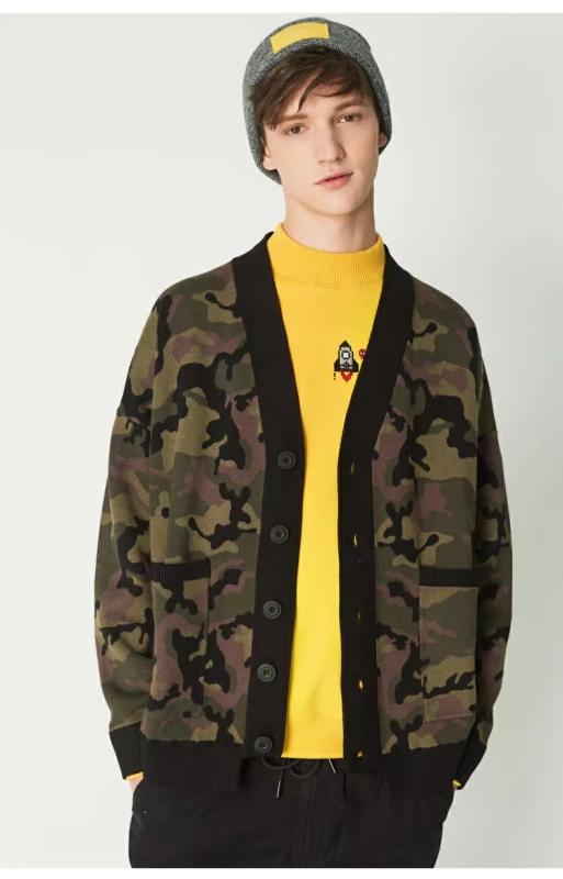 C & A Ngụy trang Jacquard V-cổ Nút áo khoác cardigan Áo len nam lỏng lẻo áo len CA200212000