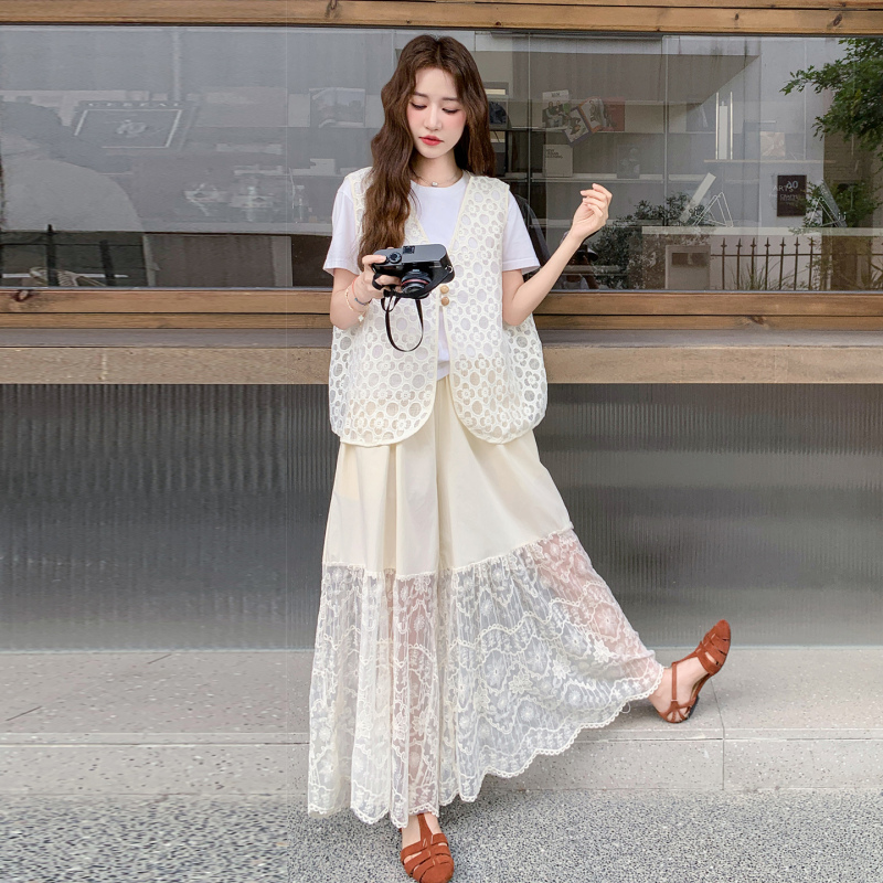 Off-White French-Style Vest T-Shirt Set for Women, Summer 2026 New Design, Lace Splicing Wide-Leg Pants Three-Piece Set Off-White French-Style Vest T-Shirt Set for Women, Summer 2026 New Design, Lace Splicing Wide-Leg Pants Three-Piece Set