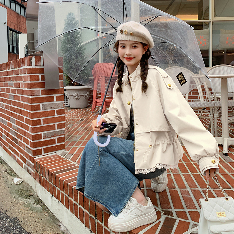 Off-White Short Trench Coat for Women 2026 Spring and Autumn New Korean Style Elegant Age-Reducing Lace Patchwork Workwear Jacket