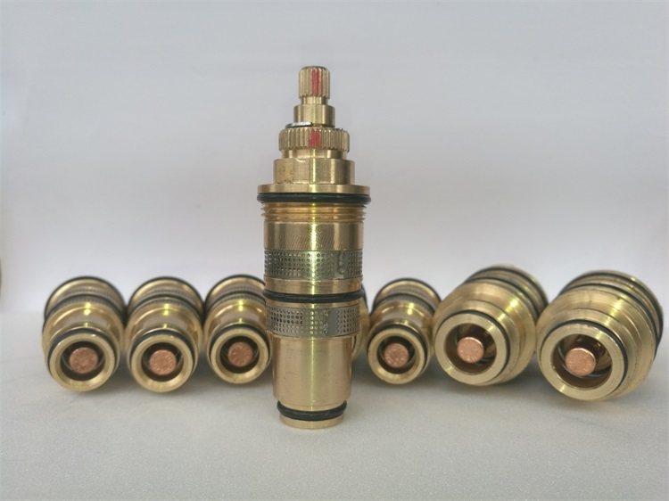 Thermostatic shower switch valve core fittings thermostatic valve core