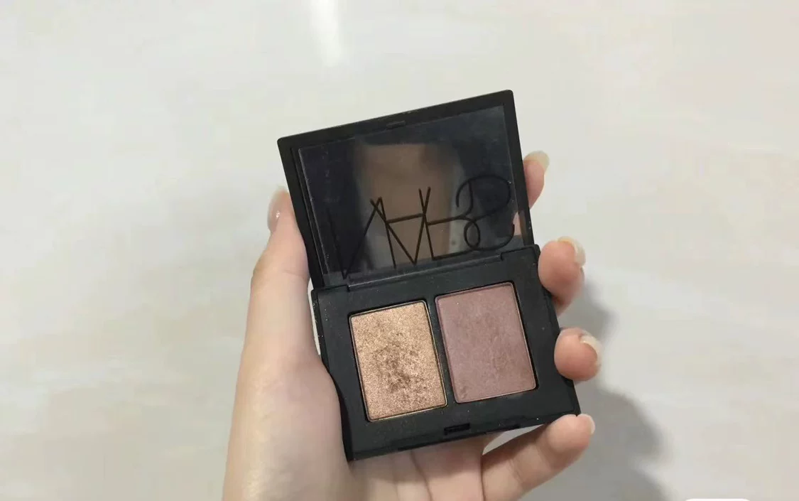 Палитра теней для век NARS однотонная Pattaya Pattaya блестящая цвет Melrose русалка ночь звезда