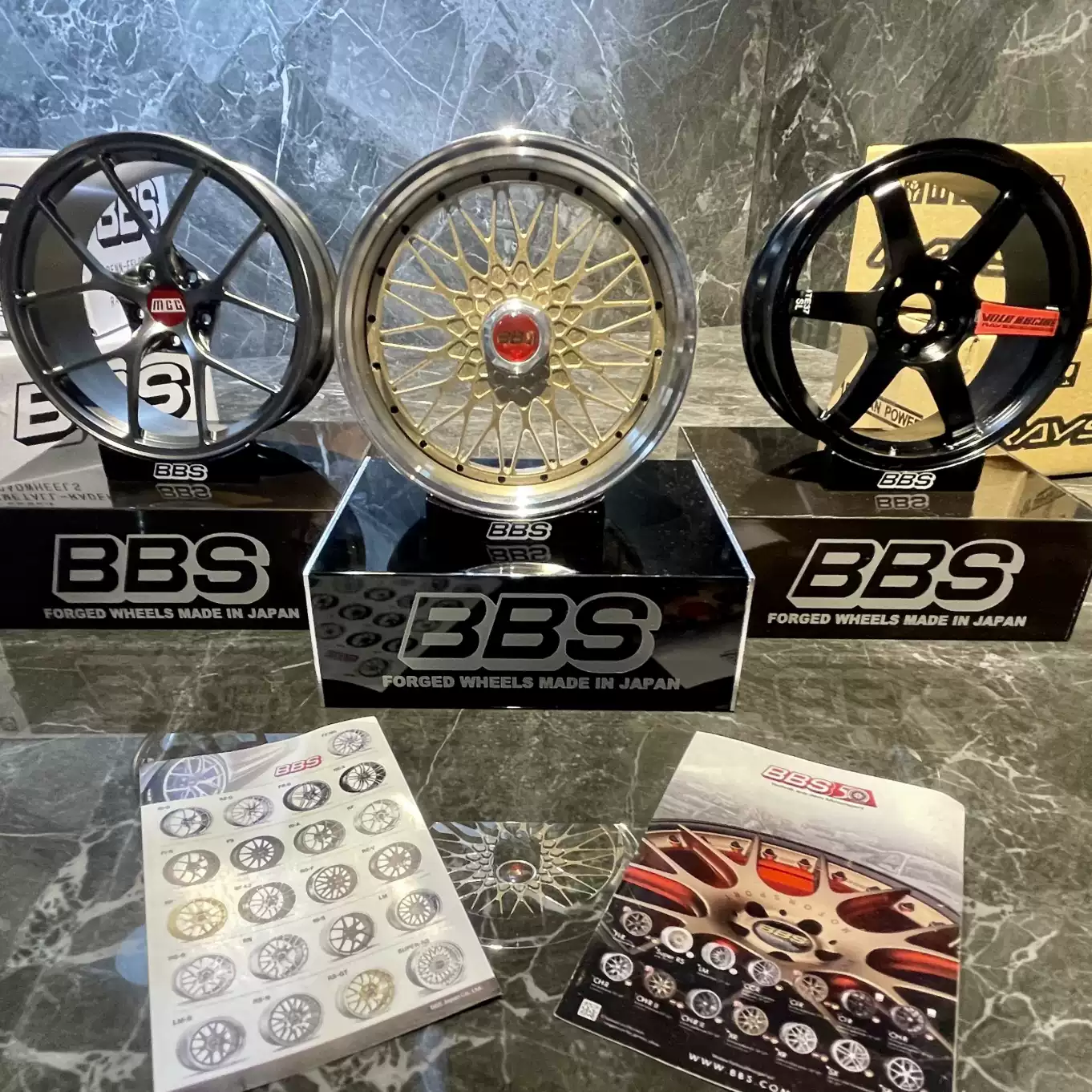 BBS RID ミニチュアオブジェ➕台座 BBS輪圈模型擺件金屬車載桌面裝飾RAYS輪轂改裝模型鋁合金車內擺飾儀表