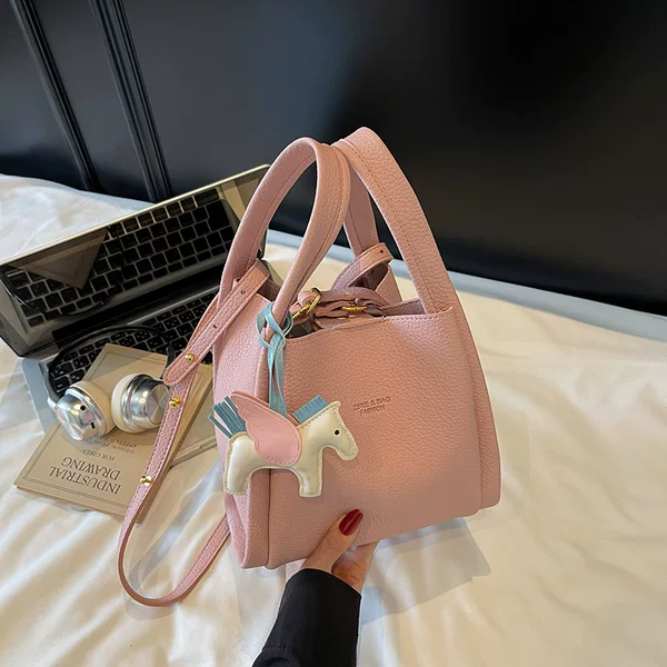 Товары от 萌主MengZhu潮包 店主风实拍原创