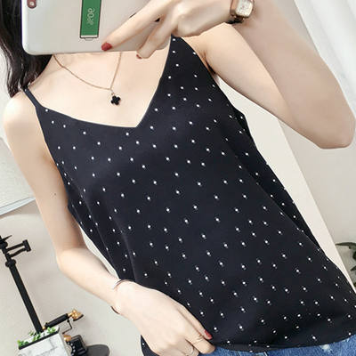 A plus-size halter top for women, paired with a polka dot sleeveless base layer and a chubby girl's Korean-style belt-covering chiffon top for summer