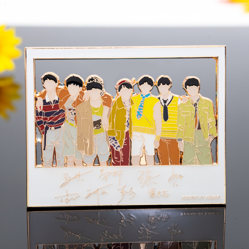 Times Youth League surrounding metal badge pain bag decoration medal with the same accessories gift stand-up album postcard
