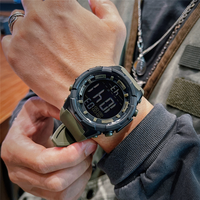 Momentum's New Large Dial Multifunctional Waterproof Sports Electronic Watch for Middle School Students, Outdoor Training, Luminous Watch, Men's Watch Momentum's New Large Dial Multifunctional Waterproof Sports Electronic Watch for Middle School Students, Outdoor Training, Luminous Watch, Men's Watch