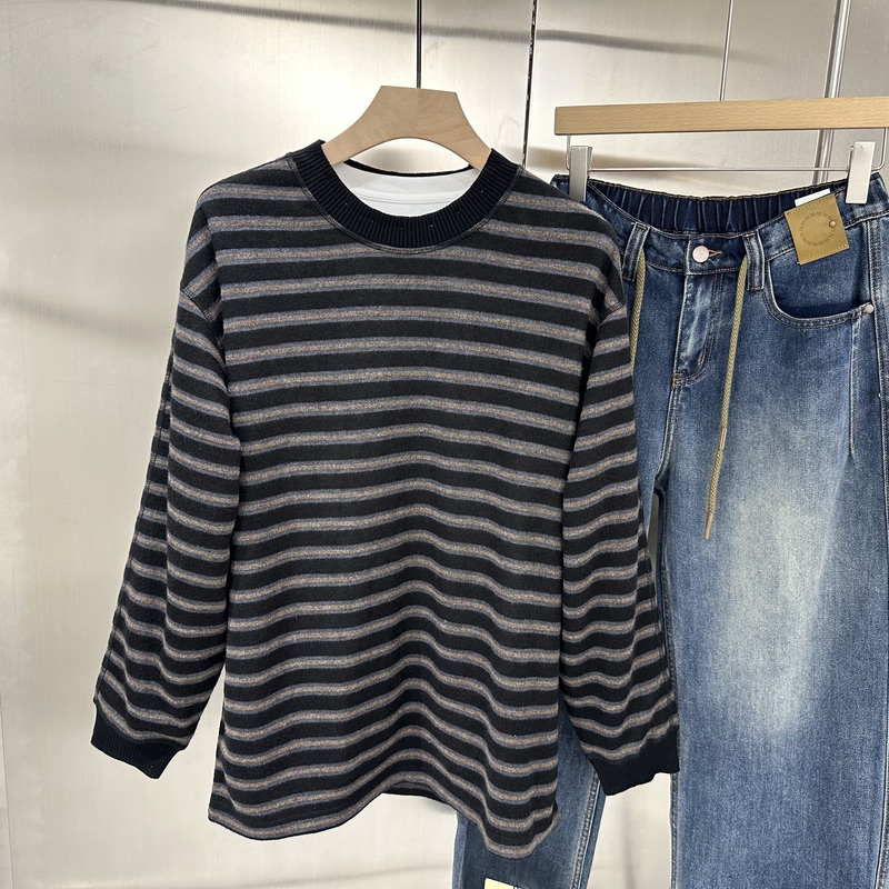 Frog Brand High-End Lazy Style Color-Block Striped Crew Neck Knit Sweatshirt for Men, Autumn Tencel Wool Blend Loose Top Frog Brand High-End Lazy Style Color-Block Striped Crew Neck Knit Sweatshirt for Men, Autumn Tencel Wool Blend Loose Top