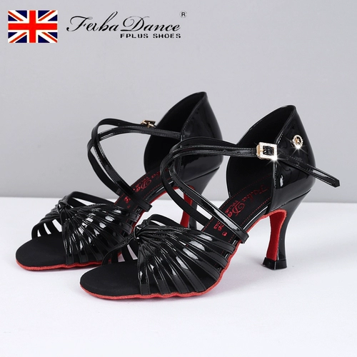 Черная танцующая высокая обувь