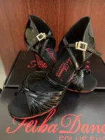 Черная ярко -кожаная красная дна 4.5 винный каблук