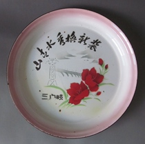 Cultural Revolution enamel tea tray with beautiful mountains and clear water gets new look