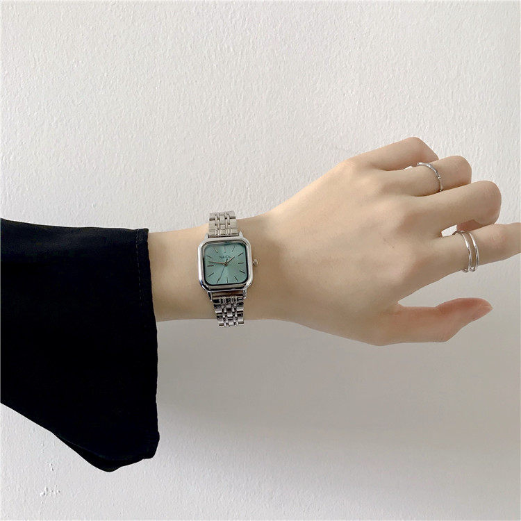 Minimalistisk dameur med firkantet rem i rustfrit stål_voghion.com